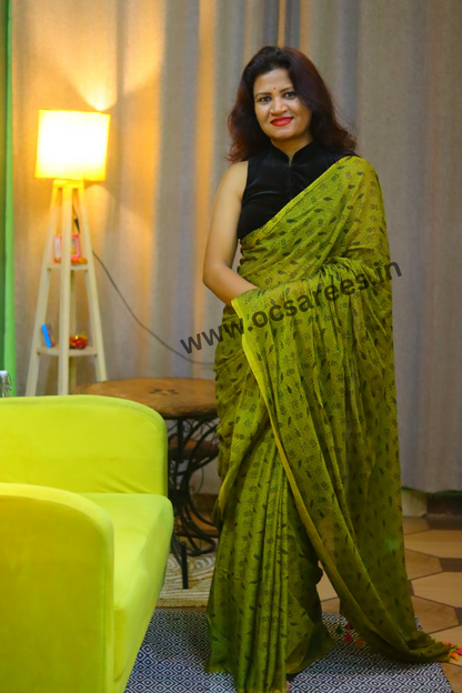 Mehndi ki raat ( dark moss green mul cotton saree)